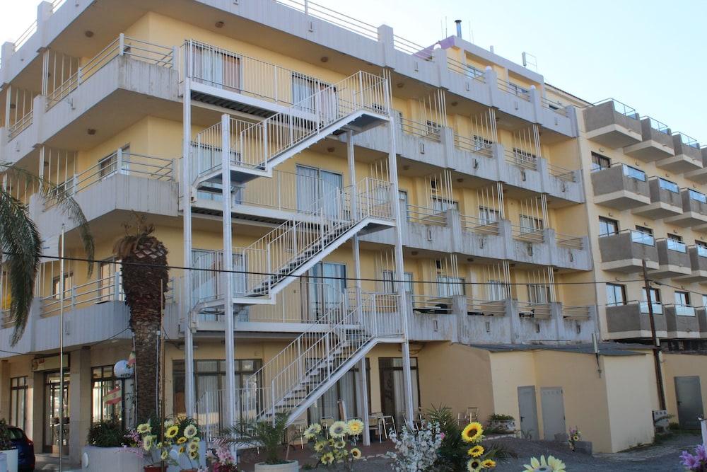 Bj Bei Juan Hostal S'Illot  Exteriör bild