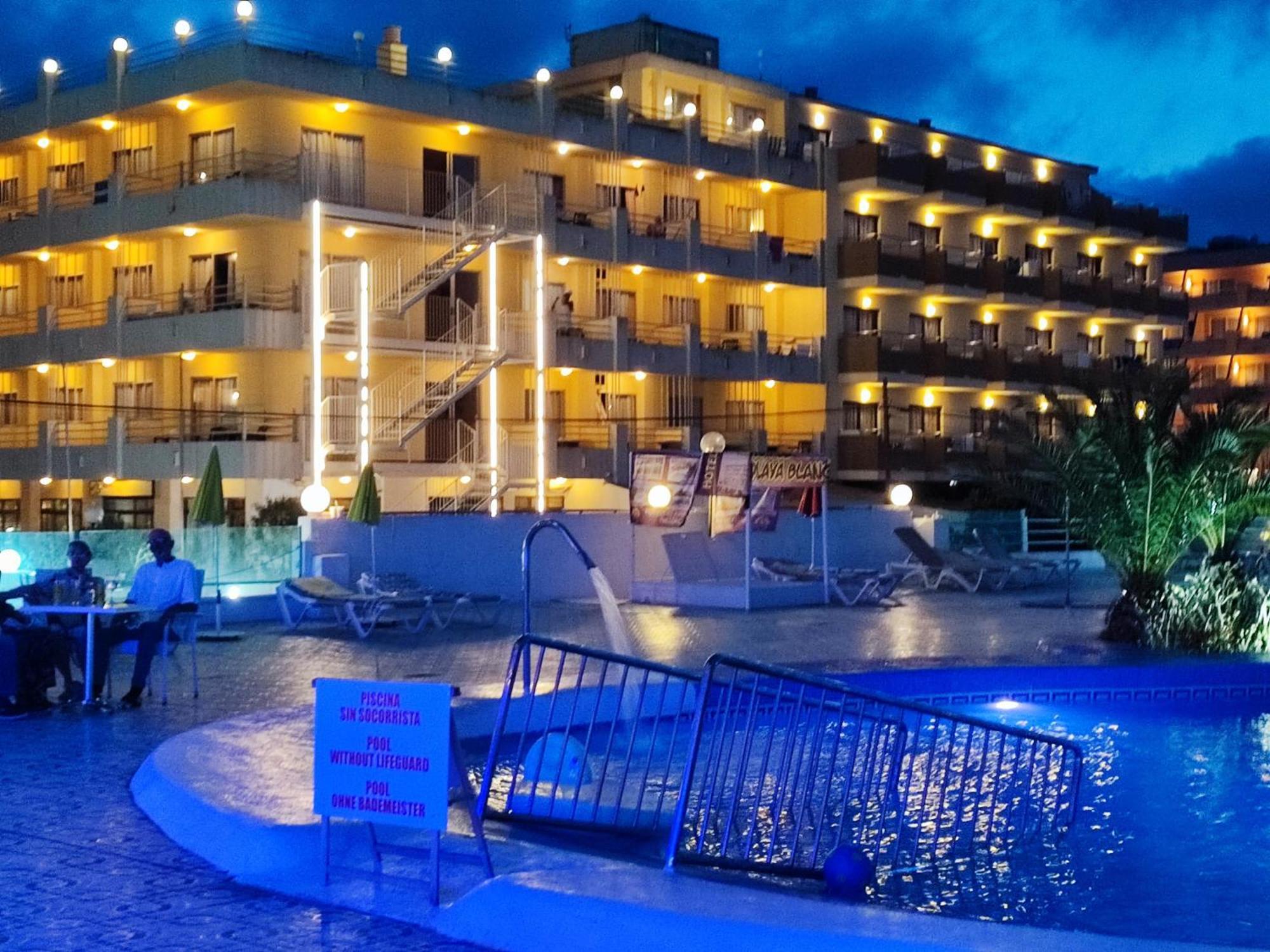 Bj Bei Juan Hostal S'Illot  Exteriör bild